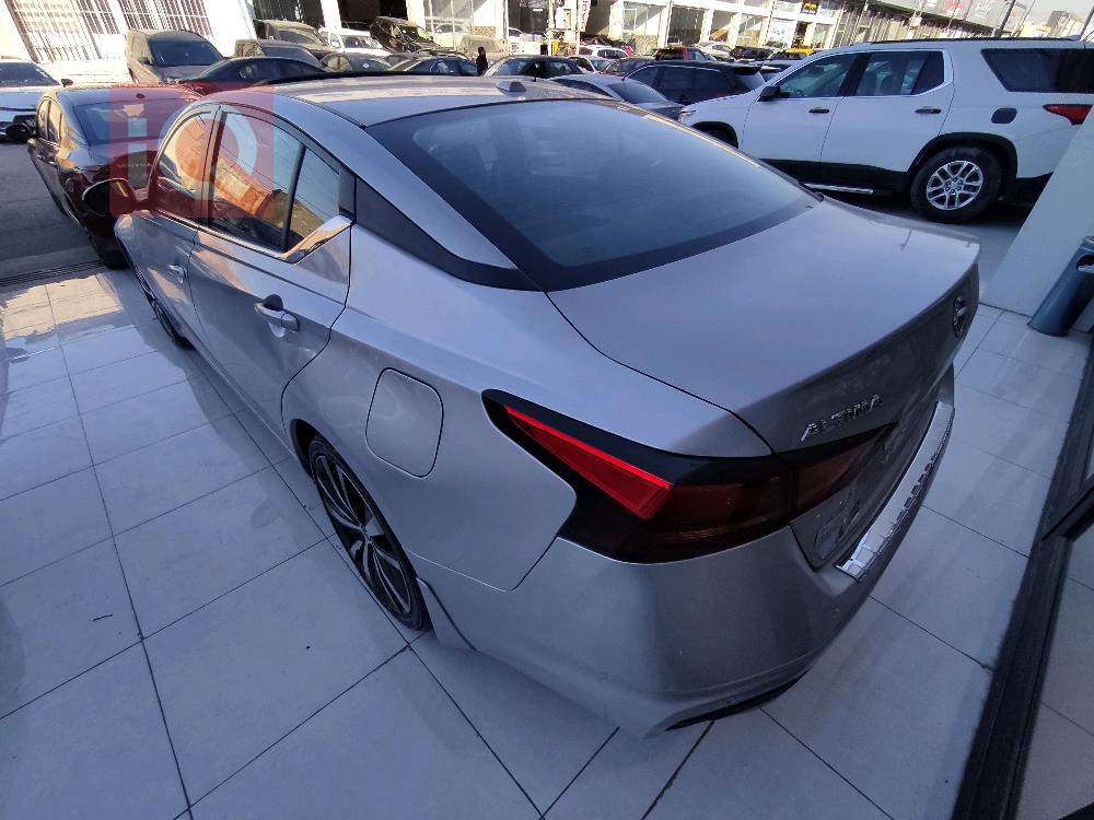 نيسان ألتيما